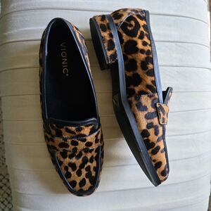 Vionic Leopard flats